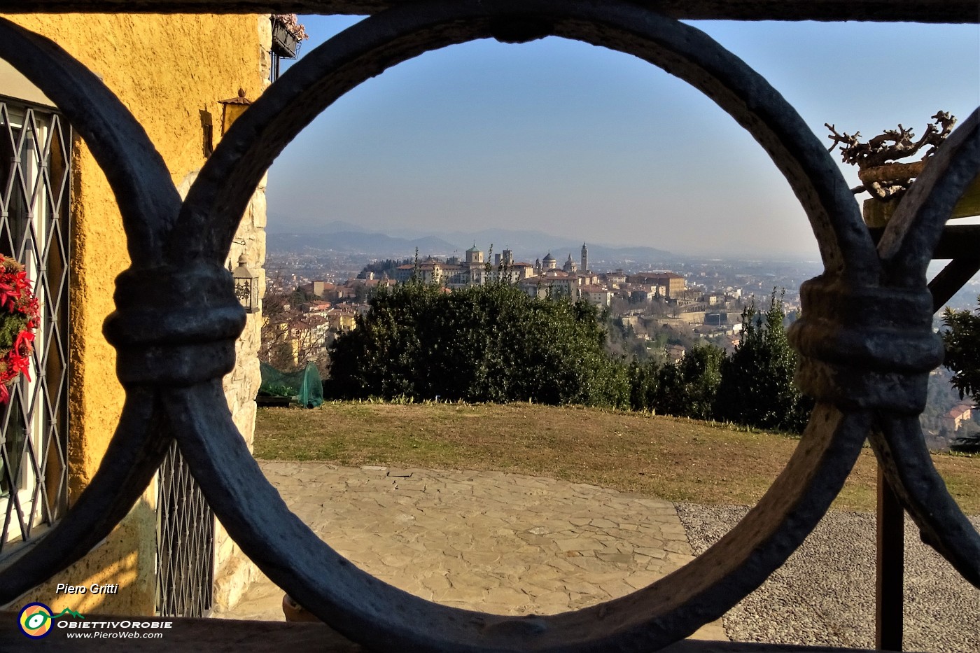 36 Cerchio panoramico su Bergamo Alta.JPG